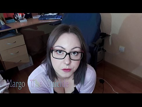❤️ Seksi djevojka s naočalama duboko siše dildo na kameri Kurve kod nas ️❤